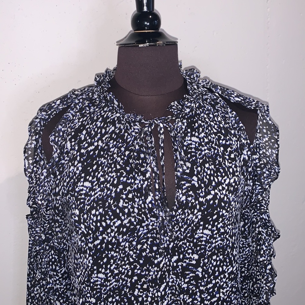 Express Blouse - Picture 2 of 5
